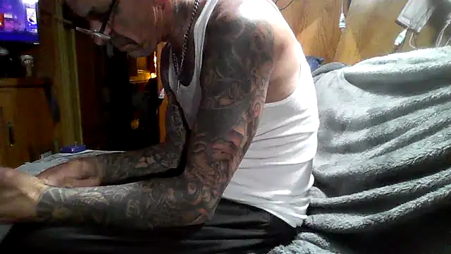 deepstroker42071 online show from April 2, 2:52 am