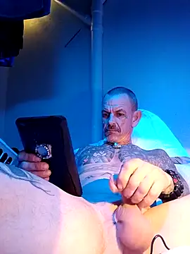 deepstroker42071 online show from December 21, 10:28 am