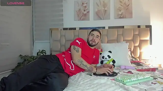 Snapshot of Vanessa_and_liam chatting on March 12, 5:46 am Vanessa and liam online show from March 12, 5:46 am