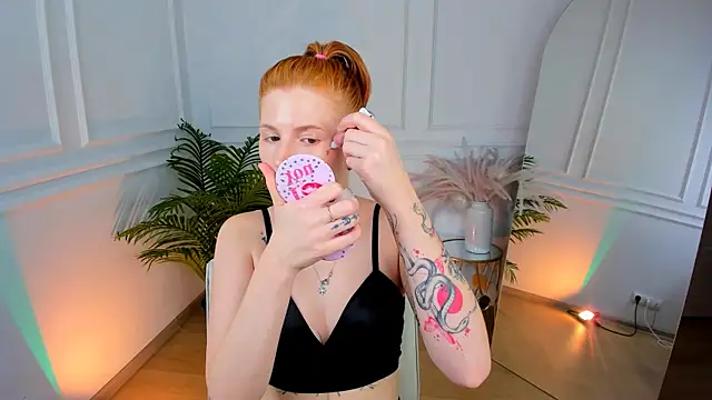 Snapshot of Mira__Blush chatting on November 30, 8:42 pm Mira Blush online show from November 30, 8:42 pm