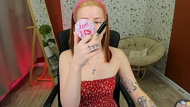 Snapshot of Mira__Blush chatting on November 29, 1:44 pm Mira Blush online show from November 29, 1:44 pm