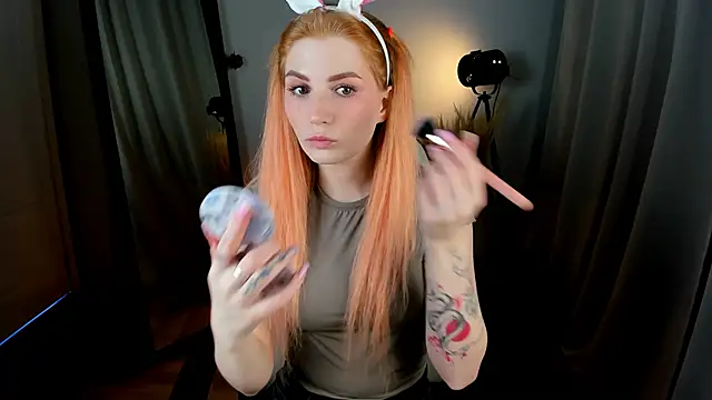 Snapshot of Mira__Blush chatting on February 15, 8:45 pm Mira Blush online show from February 15, 8:45 pm