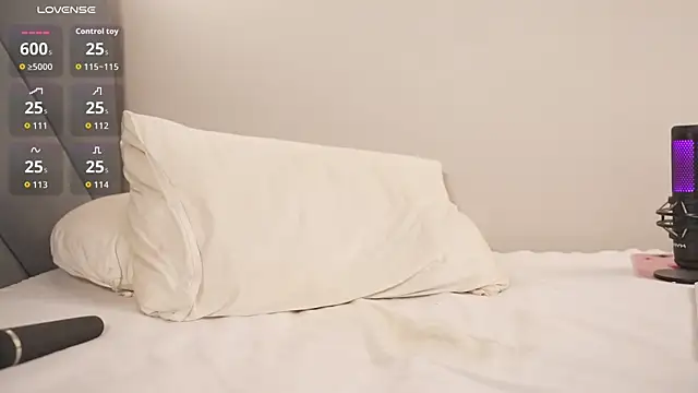 karollovea online show from March 28, 8:26 am