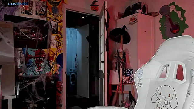 Sunny Mouse  online show from October 27, 5:47 pm