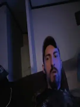 Snapshot of Bi_curious86 chatting on December 4, 5:28 am Bi curious86 online show from December 4, 5:28 am