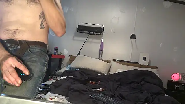 Snapshot of Bi_curious86 chatting on November 16, 9:41 pm Bi curious86 online show from November 16, 9:41 pm