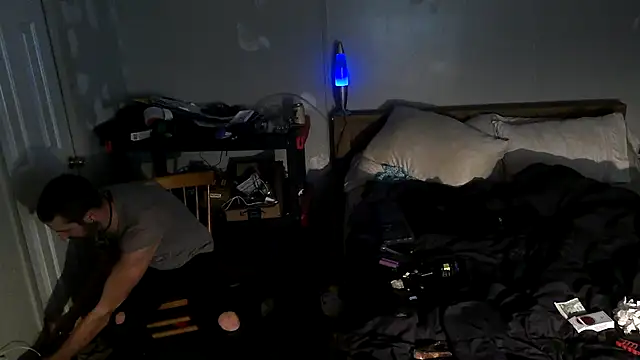 Snapshot of Bi_curious86 chatting on November 8, 2:37 am Bi curious86 online show from November 8, 2:37 am