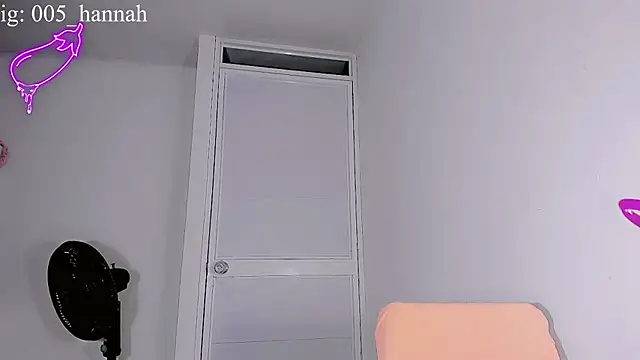 Hannahsmit online show from October 4, 6:48 am