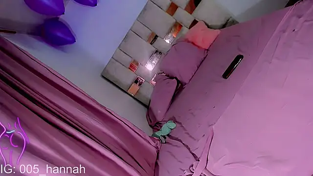 Hannahsmit online show from November 7, 7:46 am