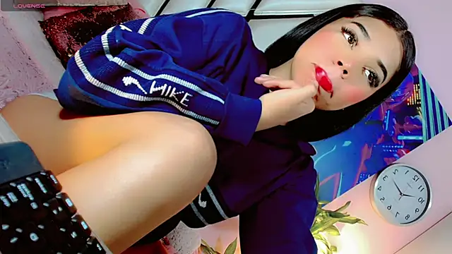 Hannahsmit online show from January 31, 7:18 am