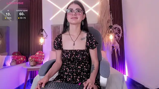 dasha-rodrigues online show from May 17, 1:22 pm