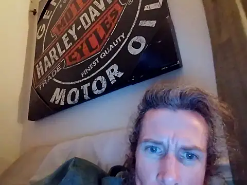 CuddlyFloat88 online show from January 13, 3:21 am