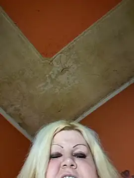 ducicsajsziii online show from March 7, 11:38 pm