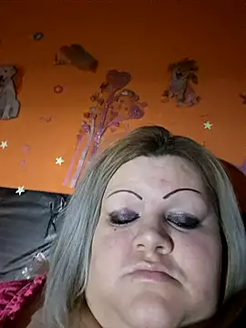 Snapshot of ducicsajsziii chatting on February 12, 5:02 pm ducicsajsziii online show from February 12, 5:02 pm