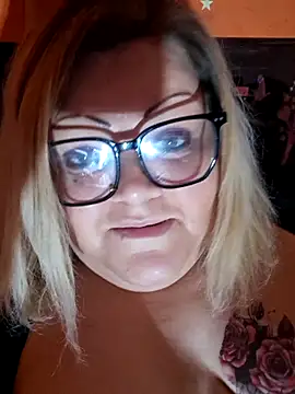 ducicsajsziii online show from May 6, 9:46 am