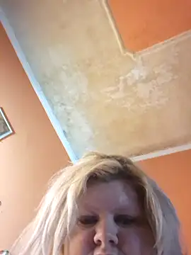 ducicsajsziii online show from December 19, 12:40 pm