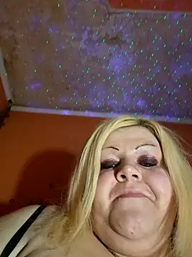 ducicsajsziii online show from February 15, 9:28 pm