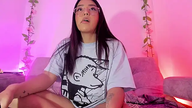 Snapshot of SamanthaJonson1 chatting on November 1, 5:07 pm SamanthaJonson1 online show from November 1, 5:07 pm