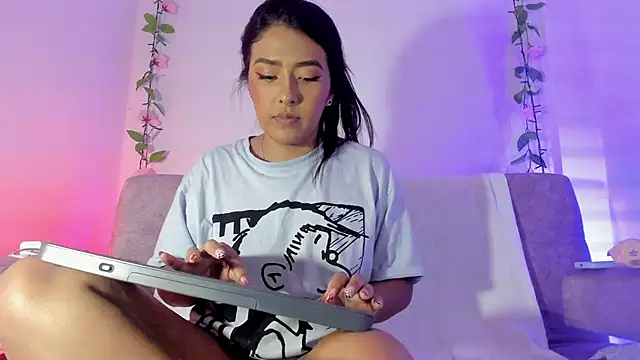 Snapshot of SamanthaJonson1 chatting on November 14, 1:31 am SamanthaJonson1 online show from November 14, 1:31 am