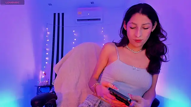 Snapshot of Gorgeous_Team chatting on February 20, 7:38 pm Gorgeous Team online show from February 20, 7:38 pm