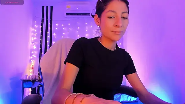 Snapshot of Gorgeous_Team chatting on February 17, 6:27 pm Gorgeous Team online show from February 17, 6:27 pm