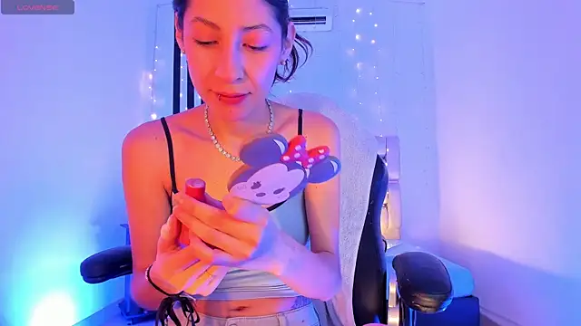 Gorgeous Team online show from April 7, 8:10 pm