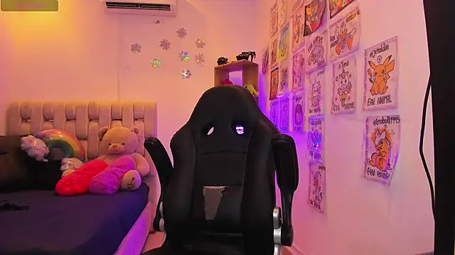 Snapshot of Gorgeous_Team chatting on February 19, 11:04 pm Gorgeous Team online show from February 19, 11:04 pm