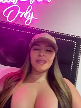 sexyyykloee online show from April 17, 6:38 am