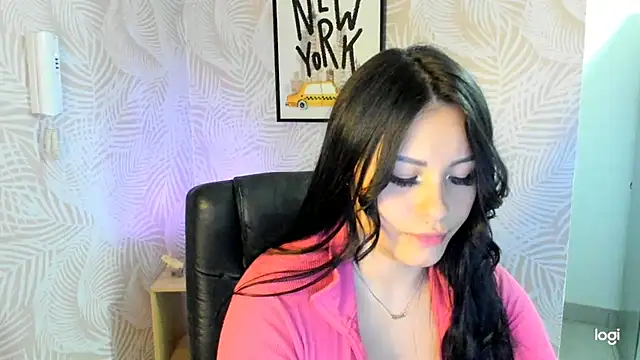 Snapshot of sexyyykloee chatting on February 17, 9:56 am sexyyykloee online show from February 17, 9:56 am