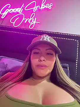 Snapshot of sexyyykloee chatting on July 5, 3:33 am sexyyykloee online show from July 5, 3:33 am
