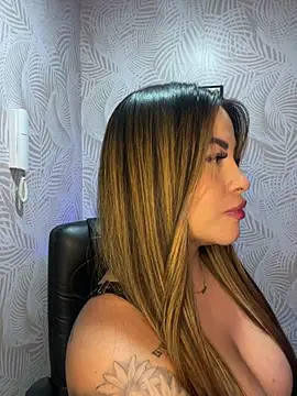 sexyyykloee online show from April 2, 7:04 am