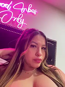 sexyyykloee online show from April 12, 4:05 am