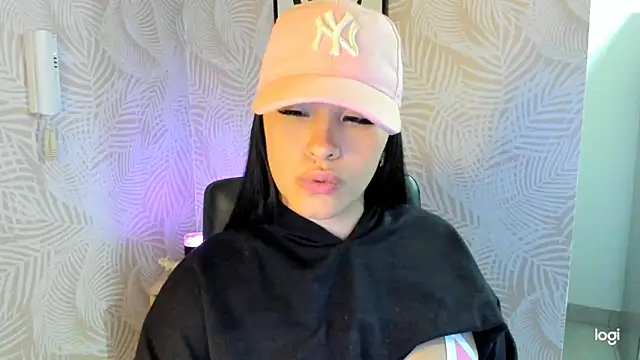 Snapshot of sexyyykloee chatting on January 26, 10:02 am sexyyykloee online show from January 26, 10:02 am