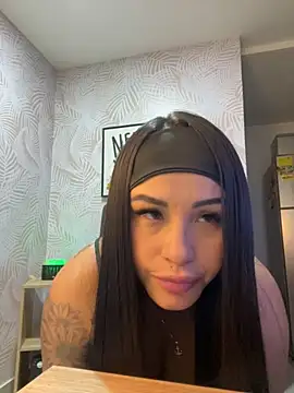 Snapshot of sexyyykloee chatting on September 19, 5:11 am sexyyykloee online show from September 19, 5:11 am