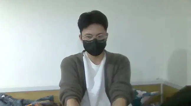 Gwencloudy online show from January 1, 1:27 pm