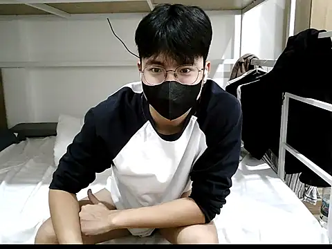 Gwencloudy online show from November 23, 4:00 am