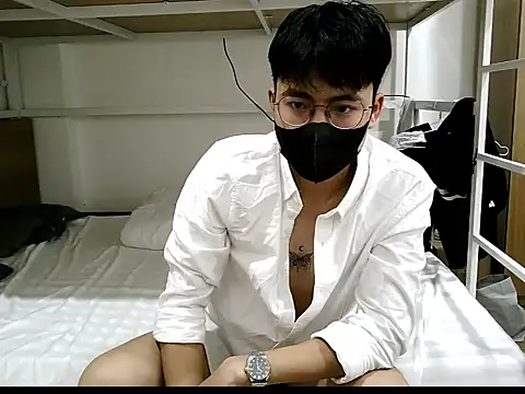 Gwencloudy online show from December 22, 4:12 am