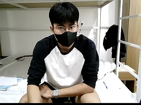 Gwencloudy online show from October 26, 3:18 am