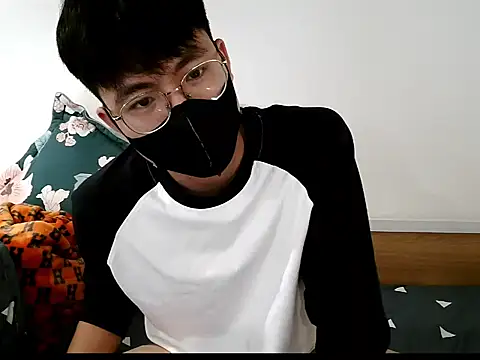 Gwencloudy online show from October 4, 2:35 am