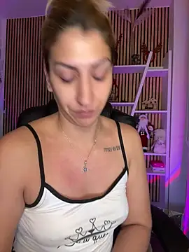 sofiah  online show from January 7, 7:24 am