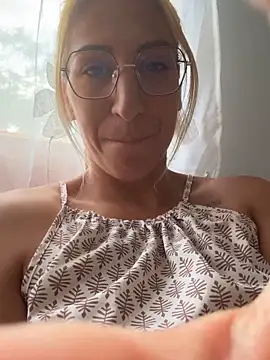 Snapshot of sofiah_ chatting on June 12, 2:26 pm sofiah online show from June 12, 2:26 pm
