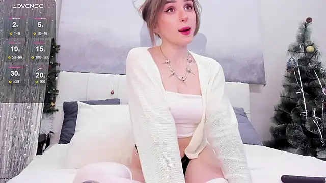 JuliaVangg 19 online show from February 11, 1:52 am