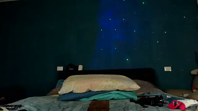 Karendolly  8 online show from March 16, 8:00 pm