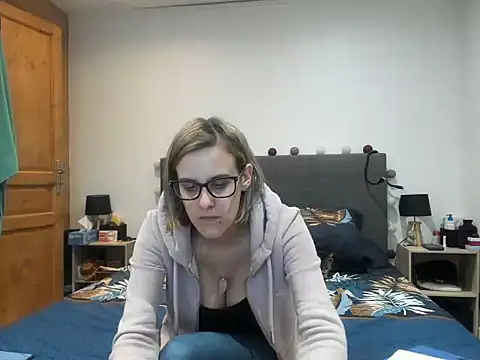 Madame Callie online show from April 13, 2:10 pm