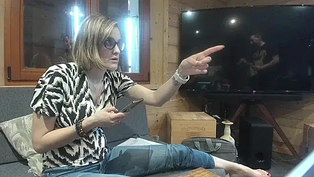Madame Callie online show from May 11, 1:01 pm