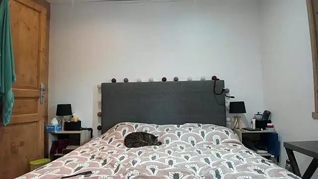 Madame Callie online show from March 8, 1:36 pm