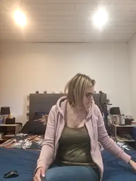 Madame Callie online show from May 17, 5:46 pm