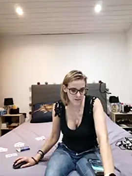 Madame Callie online show from June 15, 8:08 pm