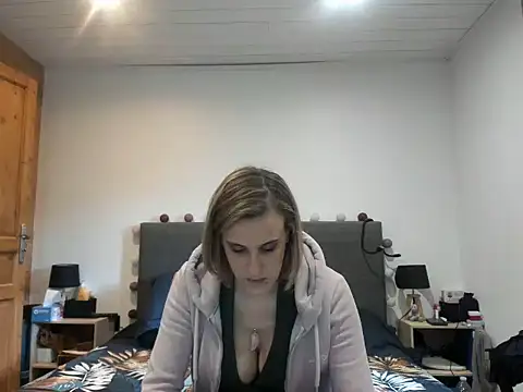 Madame Callie online show from April 19, 1:01 pm