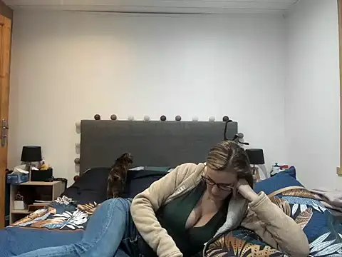 Madame Callie online show from March 19, 2:06 pm